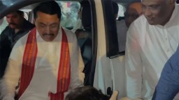 Party worker washes feet of Maharashtra Congress chief Nana Patole; BJP condemns 'Nawabi feudal shehzada' mindset